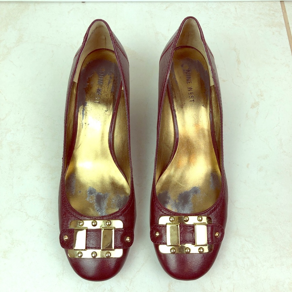 Nine West wedge heels round gold buckle plum 9.5